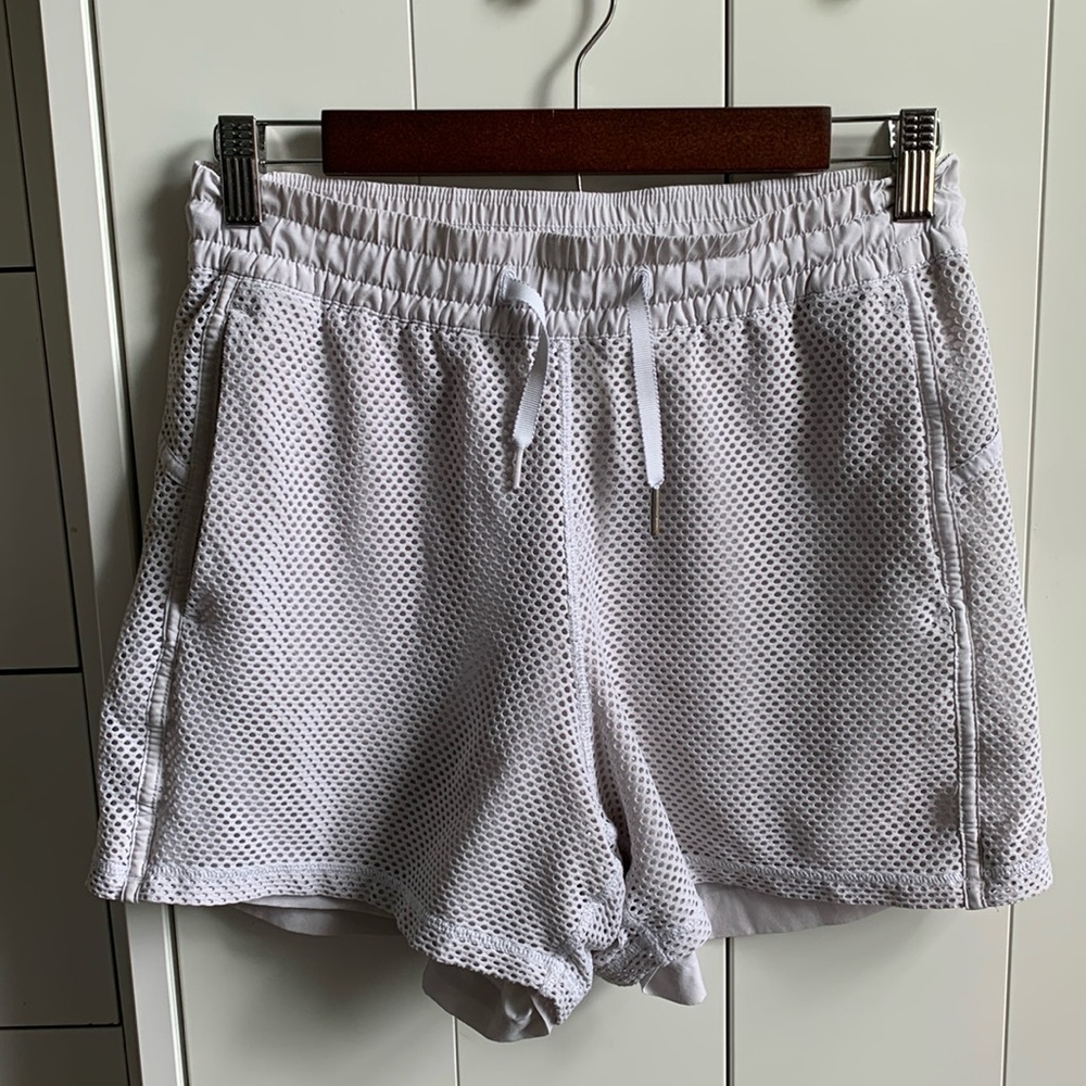 Lululemon‎ Mesh On Mesh Short Size 4